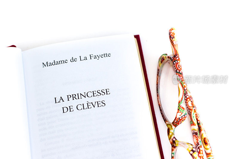 打开书，标题页:La Princesse de cl<e:1>